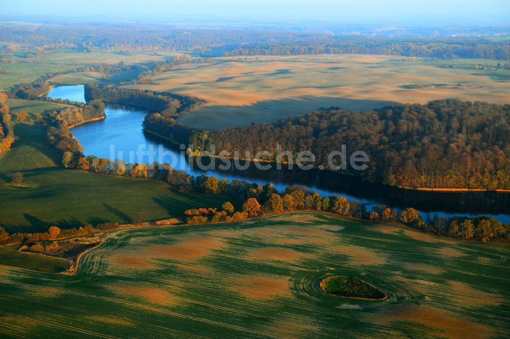 Luftbild Dolgen - Uferbereiche des Sees Dolgener See in Dolgen im Bundesland Mecklenburg-Vorpommern, Deutschland