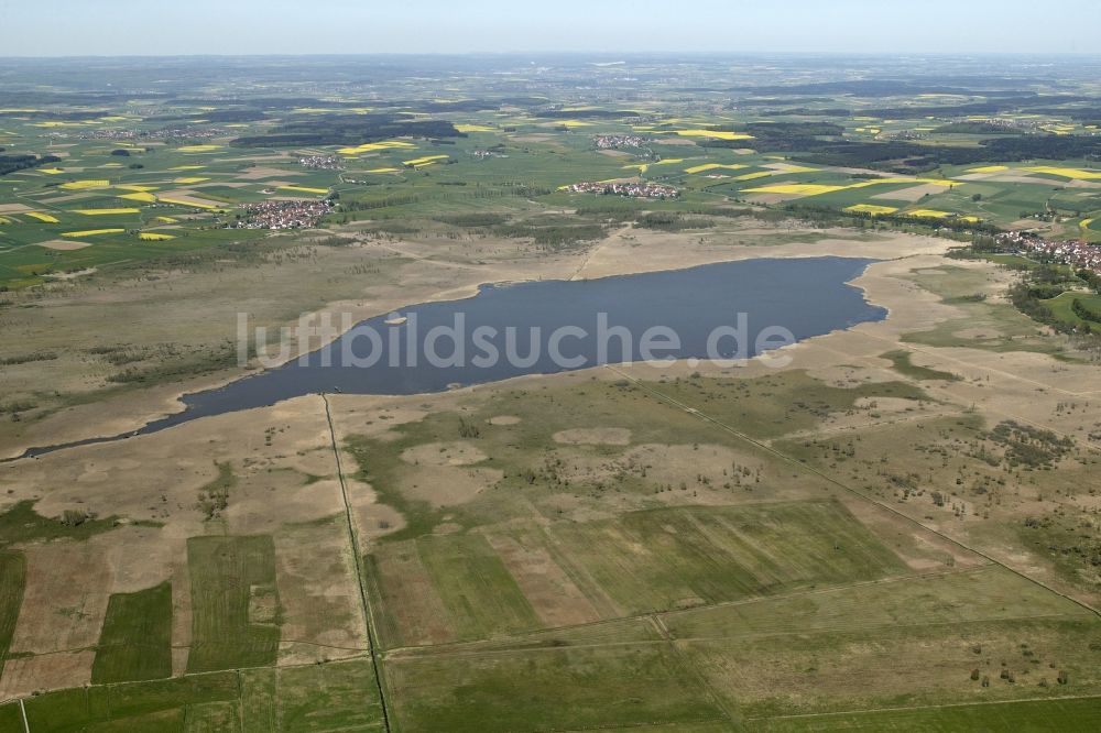 Oggelshausen aus der Vogelperspektive: Uferbereiche des Sees Federsee in Oggelshausen im Bundesland Baden-Württemberg