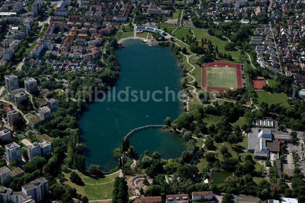 Luftaufnahme Freiburg im Breisgau - Uferbereiche des Sees Flückigersee in Freiburg im Breisgau im Bundesland Baden-Württemberg, Deutschland