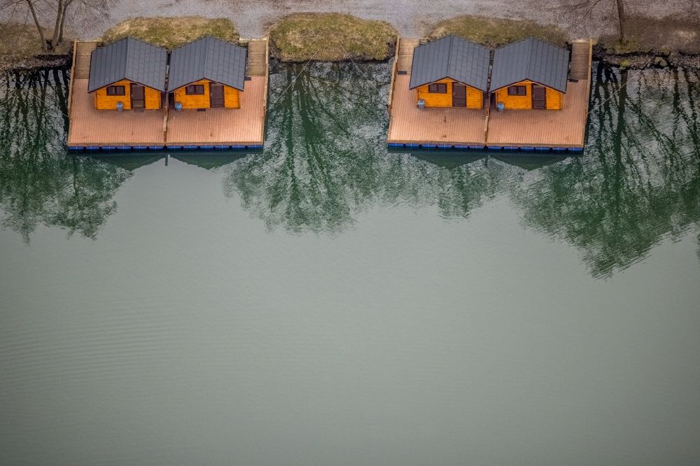 Luftbild Grafenwald - Uferbereiche des Sees Forellensee mit Hausbooten in Grafenwald im Bundesland Nordrhein-Westfalen, Deutschland