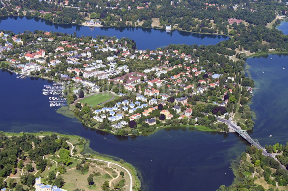 Luftbild Potsdam - Uferbereiche des Sees Glienicker See im Ortsteil Babelsberg Nord in Potsdam im Bundesland Brandenburg, Deutschland