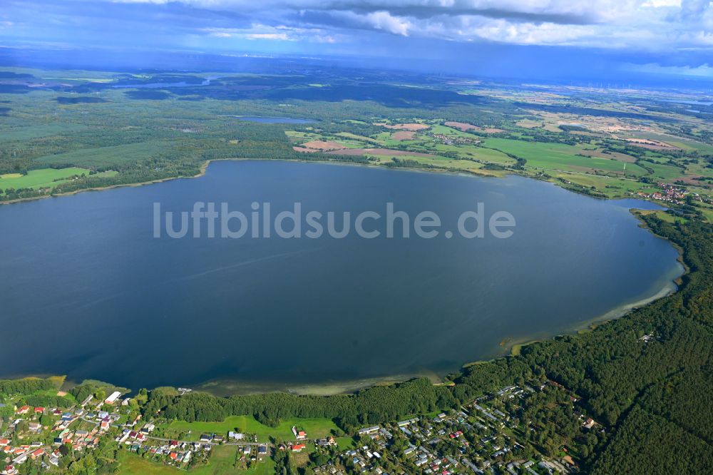 Joachimsthal von oben - Uferbereiche des Sees Grimnitzsee in Joachimsthal im Bundesland Brandenburg, Deutschland
