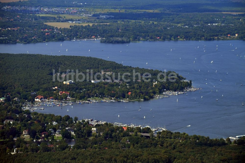 Luftbild Berlin - Uferbereiche des Sees Großer Wannsee im Ortsteil Nikolassee in Berlin, Deutschland