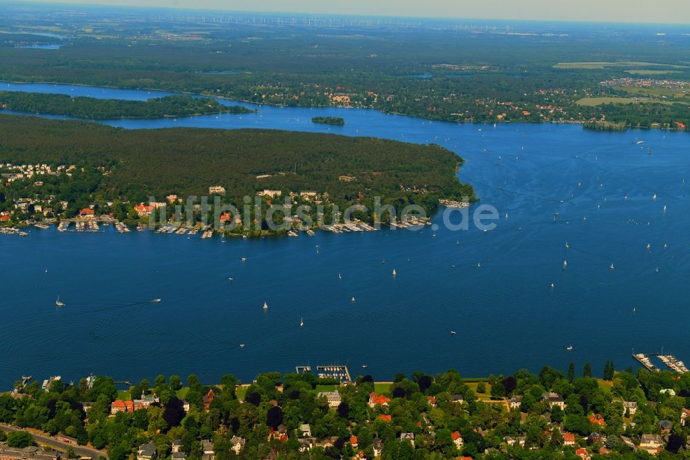 Berlin von oben - Uferbereiche des Sees Großer Wannsee im Ortsteil Nikolassee in Berlin, Deutschland