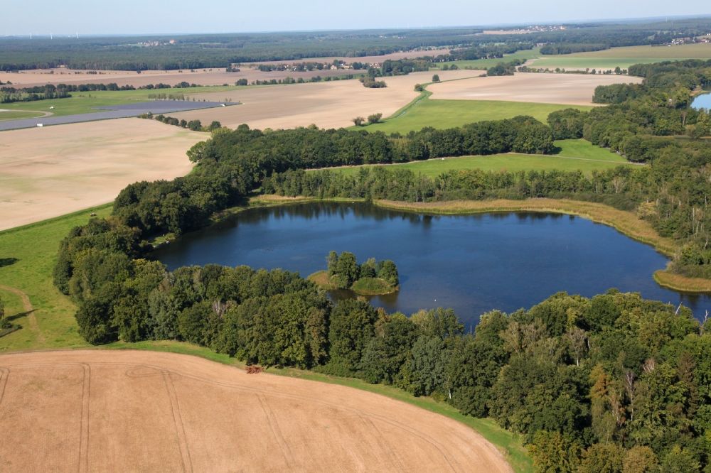 Luftaufnahme Kamenz - Uferbereiche des Sees Hofeteich in Kamenz im Bundesland Sachsen, Deutschland