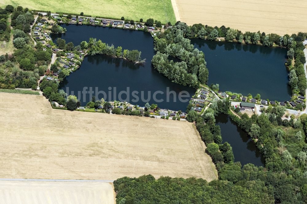 Krefeld von oben - Uferbereiche des Sees Hohenforster See in Krefeld im Bundesland Nordrhein-Westfalen, Deutschland