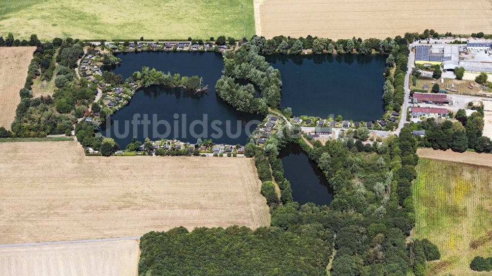 Krefeld aus der Vogelperspektive: Uferbereiche des Sees Hohenforster See in Krefeld im Bundesland Nordrhein-Westfalen, Deutschland