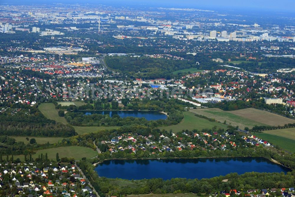 Luftaufnahme Berlin - Uferbereiche des Sees Hornungsweg - Goldregenstraße im Ortsteil Mahlsdorf in Berlin, Deutschland