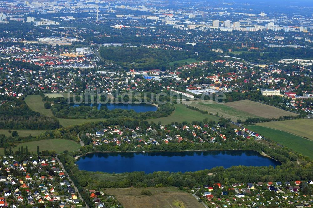 Berlin von oben - Uferbereiche des Sees Hornungsweg - Goldregenstraße im Ortsteil Mahlsdorf in Berlin, Deutschland