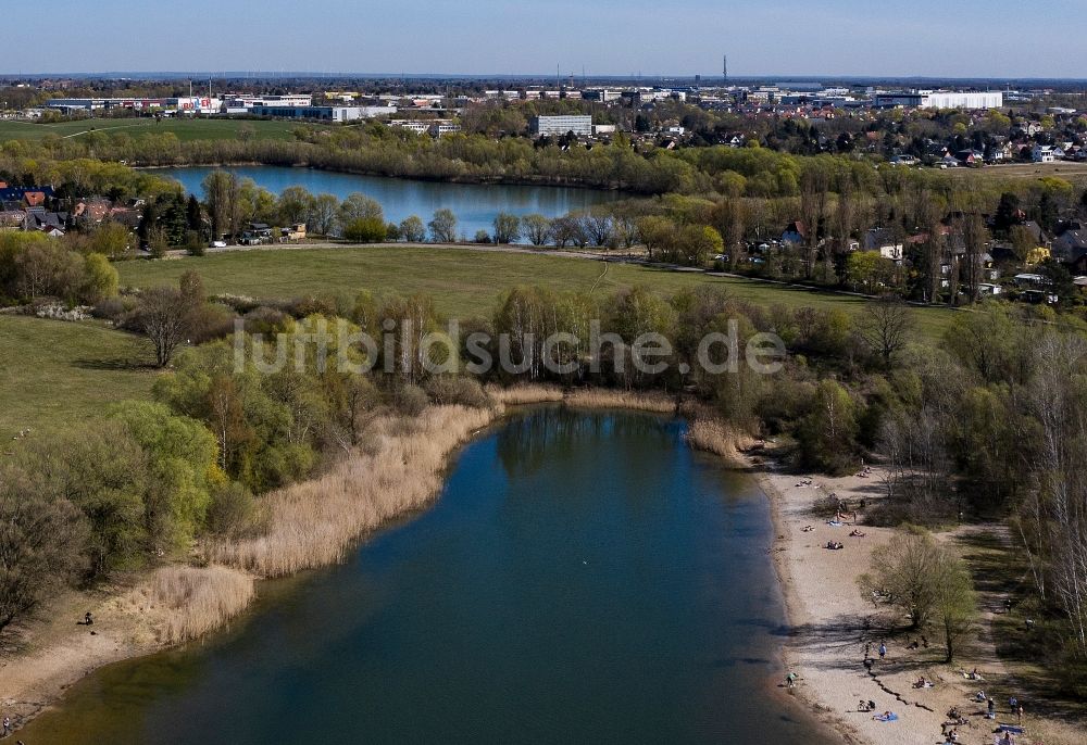 Luftaufnahme Berlin - Uferbereiche des Sees Kaulsdorfer Seen im Ortsteil Kaulsdorf in Berlin, Deutschland