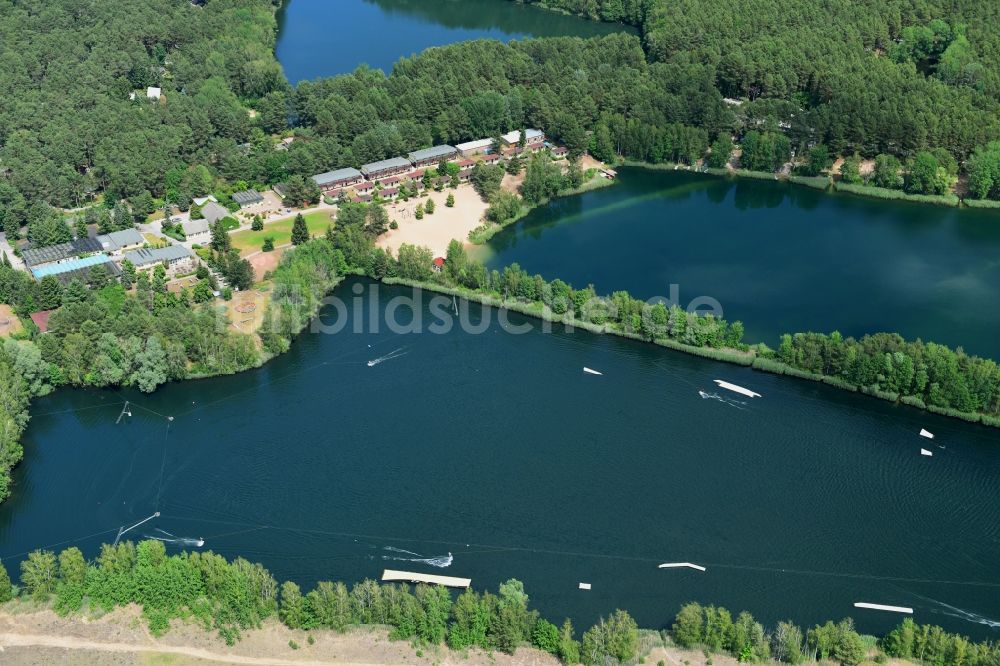 Ruhlsdorf aus der Vogelperspektive: Uferbereiche des Sees Kiessee in Ruhlsdorf im Bundesland Brandenburg, Deutschland