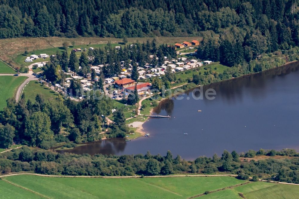 Luftbild Bräunlingen - Uferbereiche des Sees Kirnbergsee in Bräunlingen im Bundesland Baden-Württemberg, Deutschland