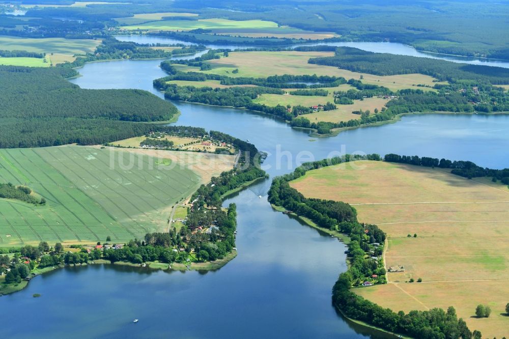 Luftaufnahme Kleinzerlang - Uferbereiche des Sees Kleiner Pälitzsee in Kleinzerlang im Bundesland Brandenburg, Deutschland
