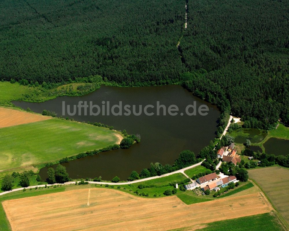Hammerschmiede von oben - Uferbereiche des Sees Kreutweiher in Hammerschmiede im Bundesland Bayern, Deutschland