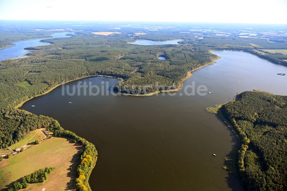 Luftaufnahme Canow - Uferbereiche des Sees Labussee in einem Waldgebiet in Canow im Bundesland Mecklenburg-Vorpommern, Deutschland