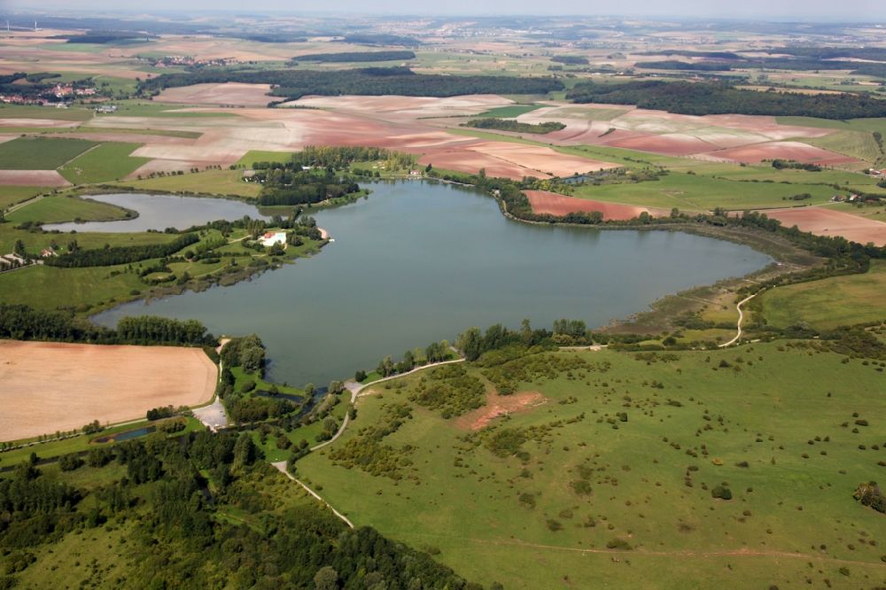 Luftbild Morhange - Uferbereiche des Sees Lac de la Mutche in Morhange in Grand Est, Frankreich