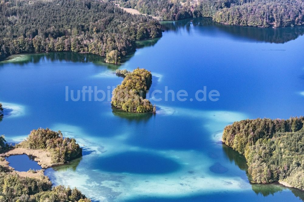 Stock von oben - Uferbereiche des Sees Langenbürgner See in Stock im Bundesland Bayern, Deutschland