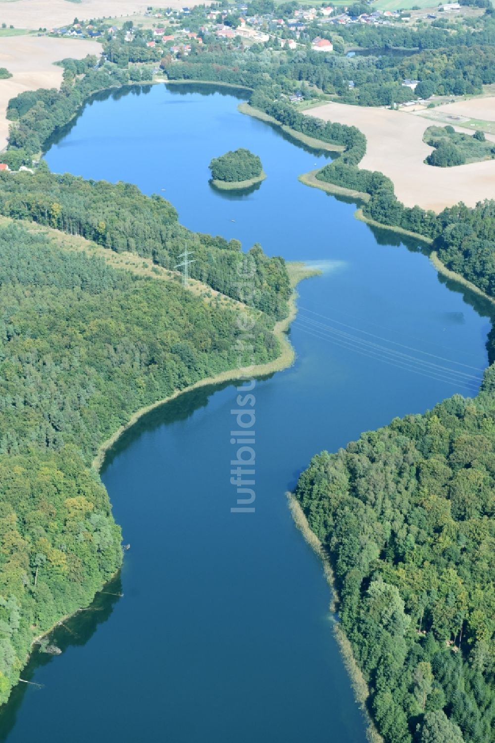 Blumenholz von oben - Uferbereiche des Sees Langer See in Blumenholz im Bundesland Mecklenburg-Vorpommern