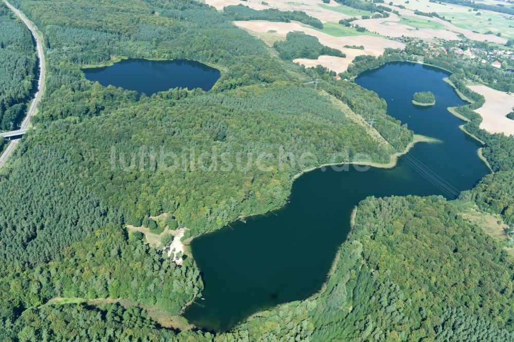 Blumenholz aus der Vogelperspektive: Uferbereiche des Sees Langer See in Blumenholz im Bundesland Mecklenburg-Vorpommern
