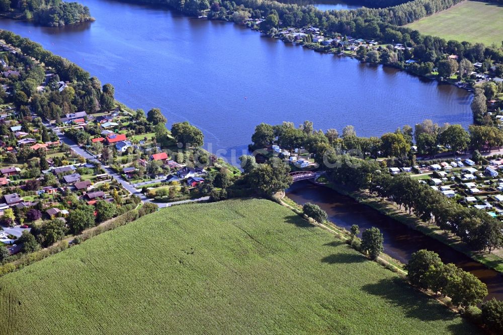 Basedow von oben - Uferbereiche des Sees Lanzer See in Basedow im Bundesland Schleswig-Holstein, Deutschland