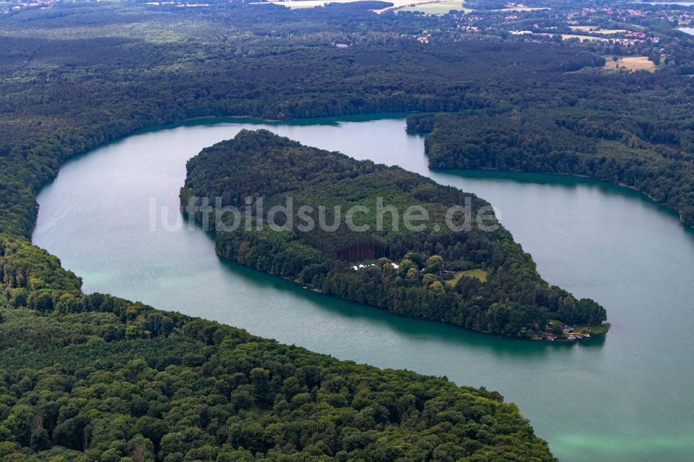 Wandlitz aus der Vogelperspektive: Uferbereiche des Sees Liepnitzsee in einem Waldgebiet in Wandlitz im Bundesland Brandenburg, Deutschland