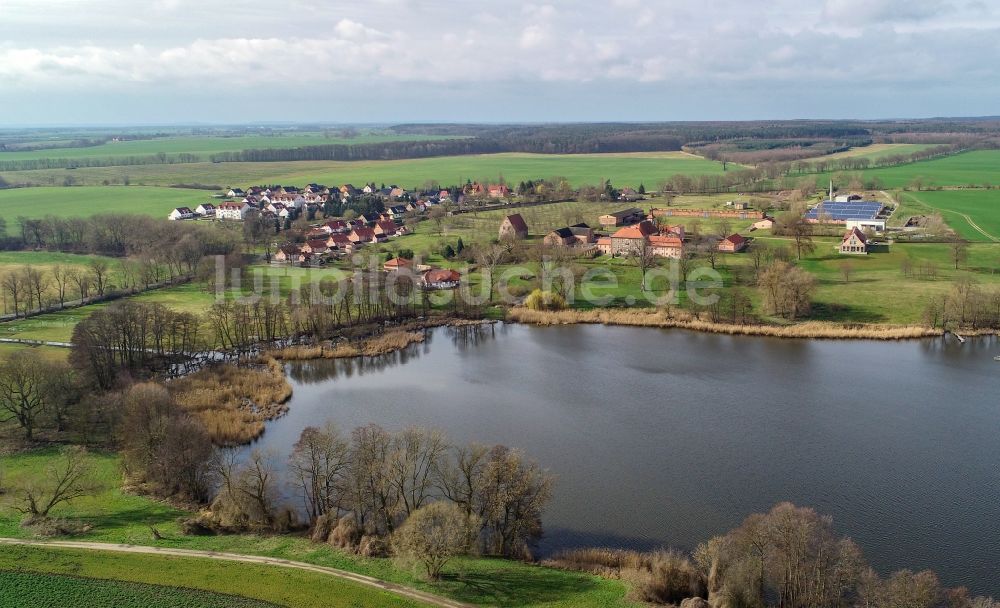 Lietzen aus der Vogelperspektive: Uferbereiche des Sees Lietzener See in Lietzen im Bundesland Brandenburg, Deutschland