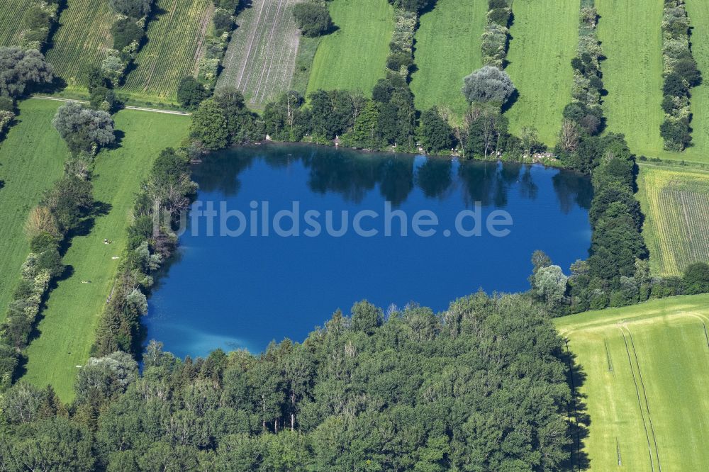 Karlsfeld aus der Vogelperspektive: Uferbereiche des Sees Mückensee in Karlsfeld im Bundesland Bayern, Deutschland