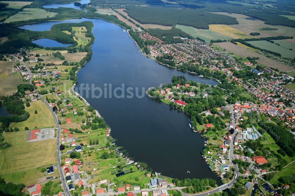 Mirow aus der Vogelperspektive: Uferbereiche des Sees Mirower See in Mirow im Bundesland Mecklenburg-Vorpommern, Deutschland