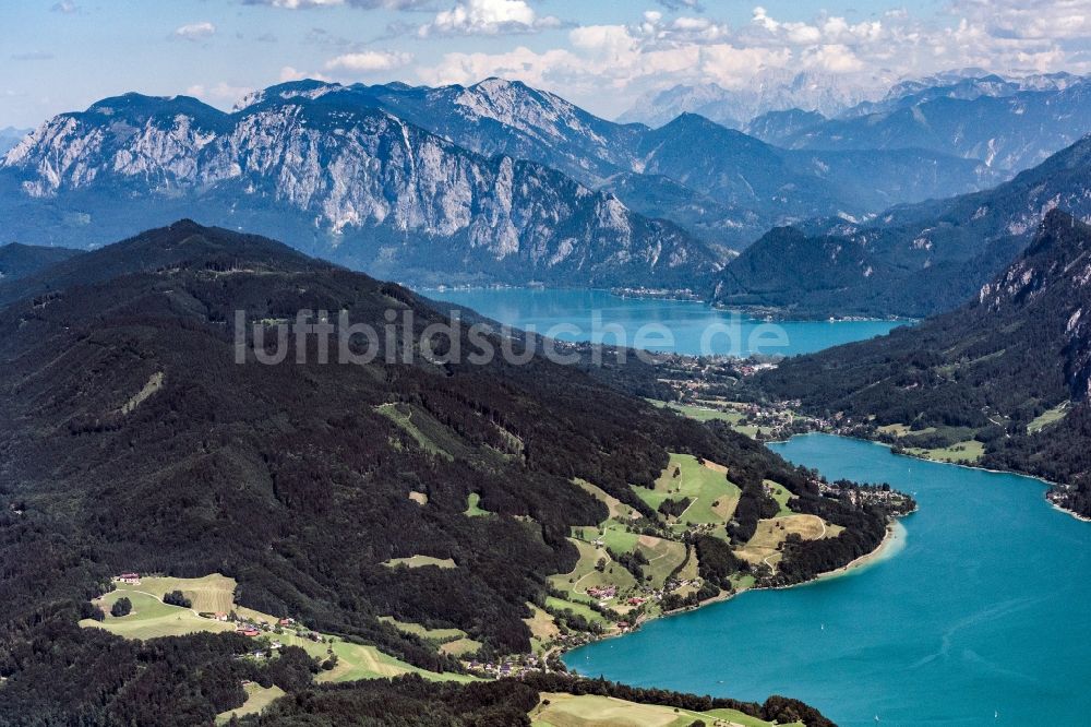 Unterach am Attersee aus der Vogelperspektive: Uferbereiche des Sees Mondsee und Attersee in Unterach am Attersee in Oberösterreich, Österreich