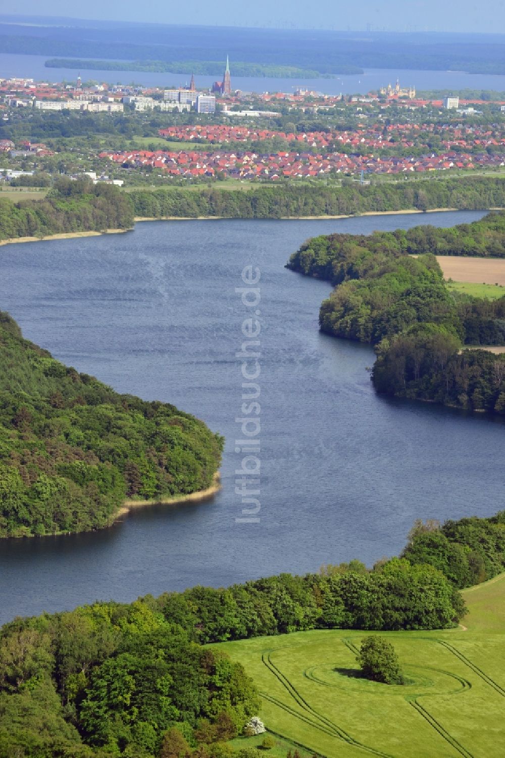 Luftbild Schwerin - Uferbereiche des Sees Neumühler See in Schwerin im Bundesland Mecklenburg-Vorpommern