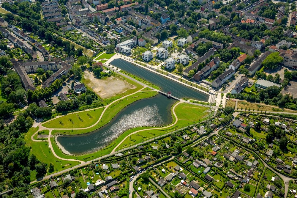 Luftbild Essen - Uferbereiche des Sees Niederfeldsee in Essen im Bundesland Nordrhein-Westfalen