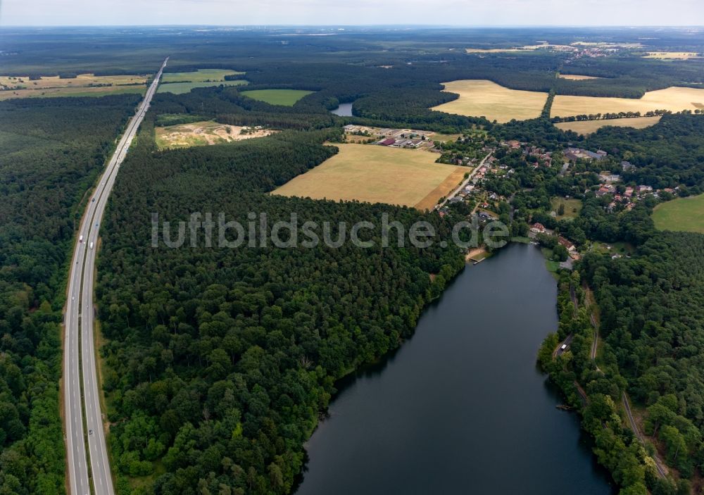 Luftbild Wandlitz - Uferbereiche des Sees Obersee in einem Waldgebiet in Lanke in Wandlitz im Bundesland Brandenburg, Deutschland