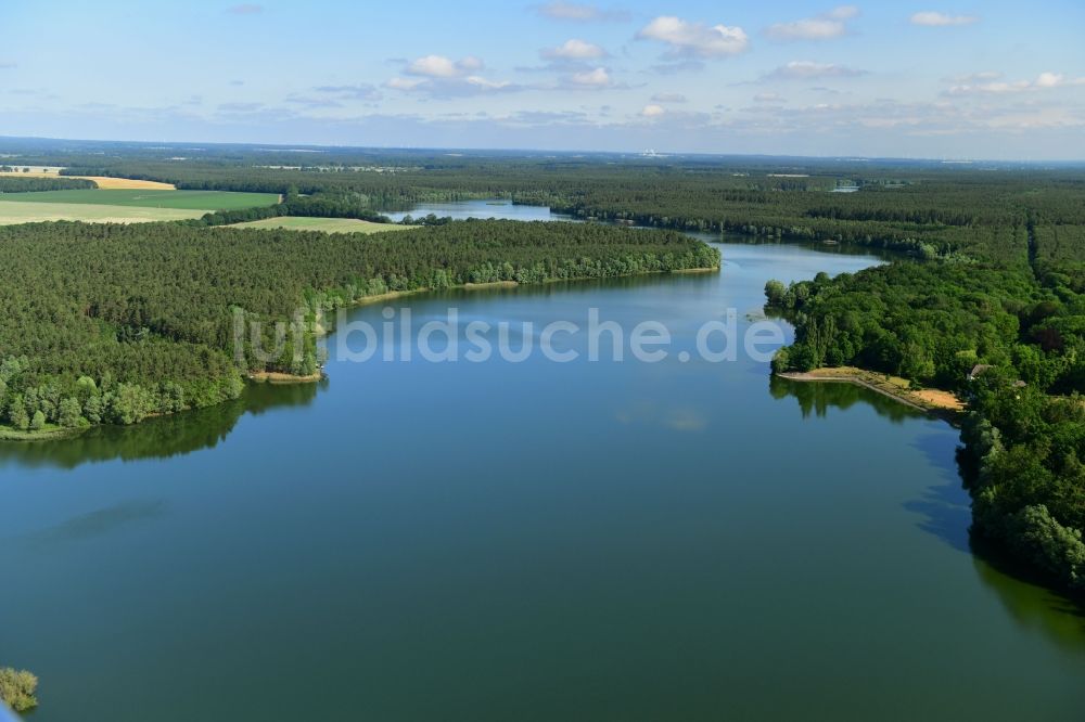 Luftbild Karnzow - Uferbereiche des Sees Obersee in einem Waldgebiet im Ortsteil Drewen in Karnzow im Bundesland Brandenburg, Deutschland