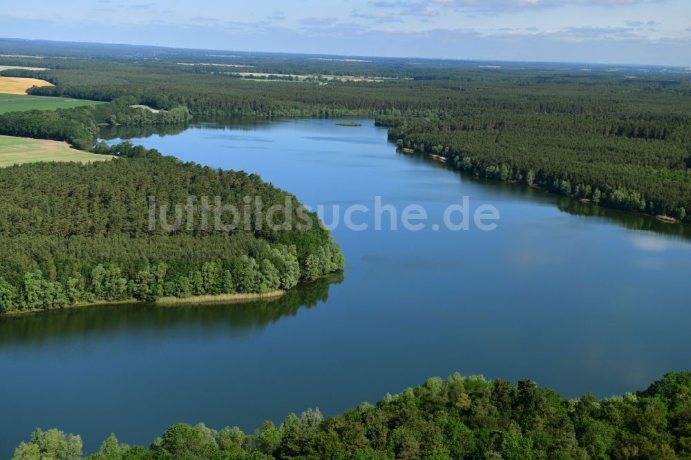 Karnzow von oben - Uferbereiche des Sees Obersee in einem Waldgebiet im Ortsteil Drewen in Karnzow im Bundesland Brandenburg, Deutschland