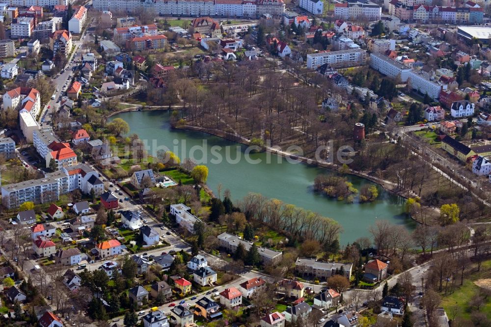 Luftbild Berlin - Uferbereiche des Sees Obersee an der Oberseestraße im Ortsteil Hohenschönhausen in Berlin, Deutschland