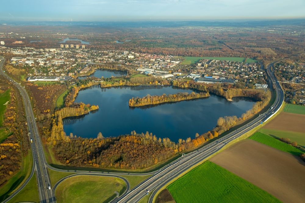 Duisburg von oben - Uferbereiche des Sees Rahmer See im Ortsteil Großenbaum in Duisburg im Bundesland Nordrhein-Westfalen