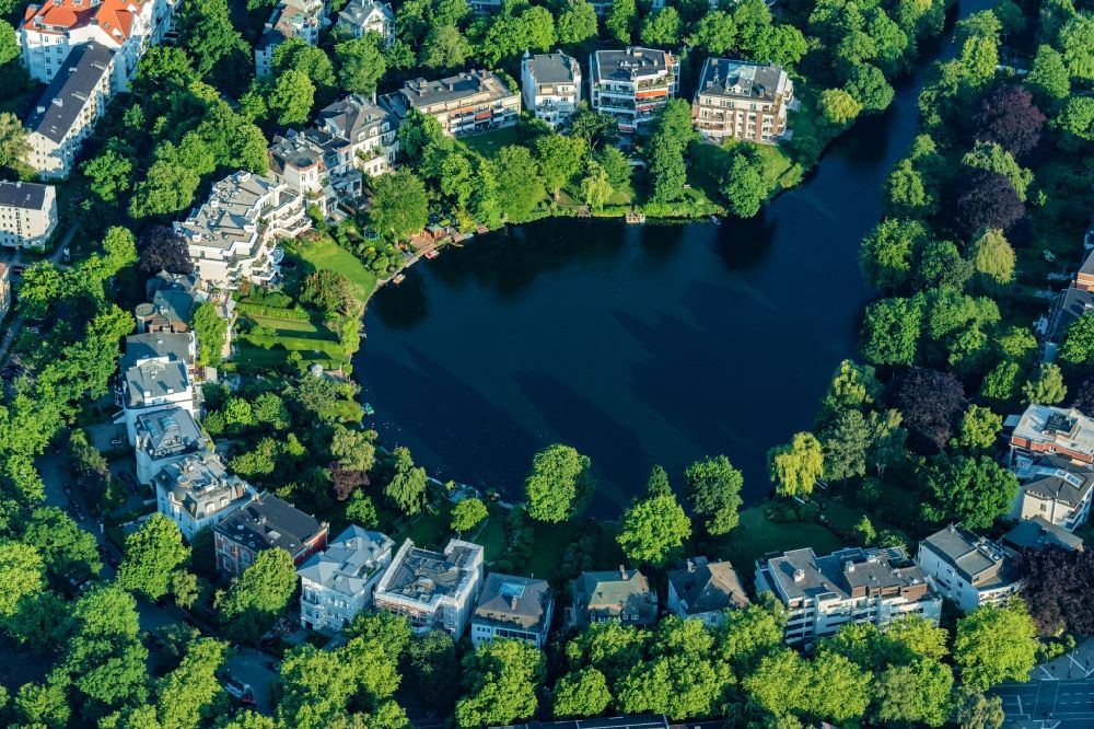 Luftbild Hamburg - Uferbereiche des Sees Rondeelteich im Ortsteil Winterhude in Hamburg, Deutschland