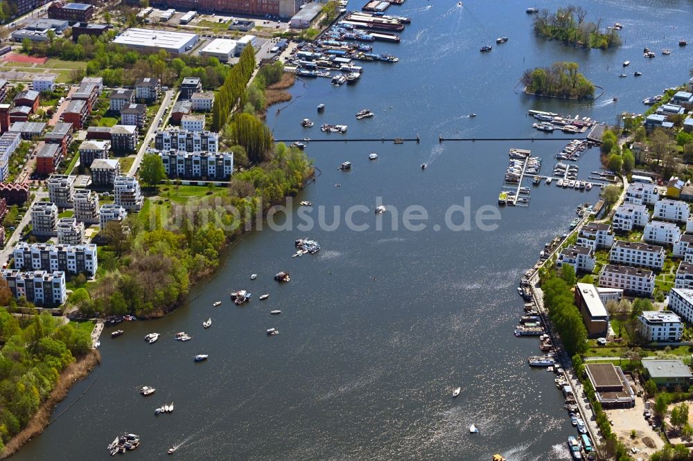 Luftbild Berlin - Uferbereiche des Sees Rummelsburger See im Ortsteil Rummelsburg in Berlin, Deutschland