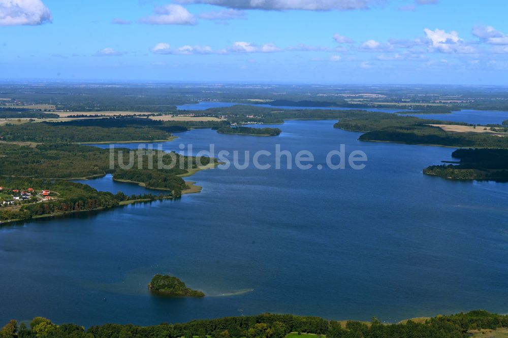 Luftaufnahme Zarrentin am Schaalsee - Uferbereiche des Sees Schaalsee in Zarrentin am Schaalsee im Bundesland Mecklenburg-Vorpommern, Deutschland