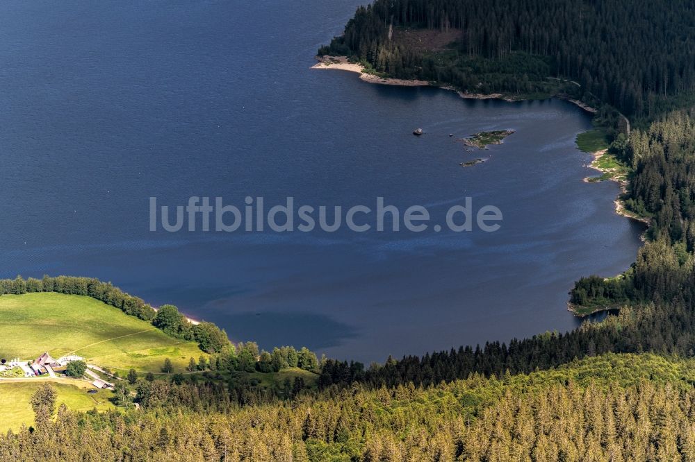 Schluchsee aus der Vogelperspektive: Uferbereiche des Sees Schluchsee im Schwarzwald in einem Waldgebiet in Schluchsee im Bundesland Baden-Württemberg, Deutschland