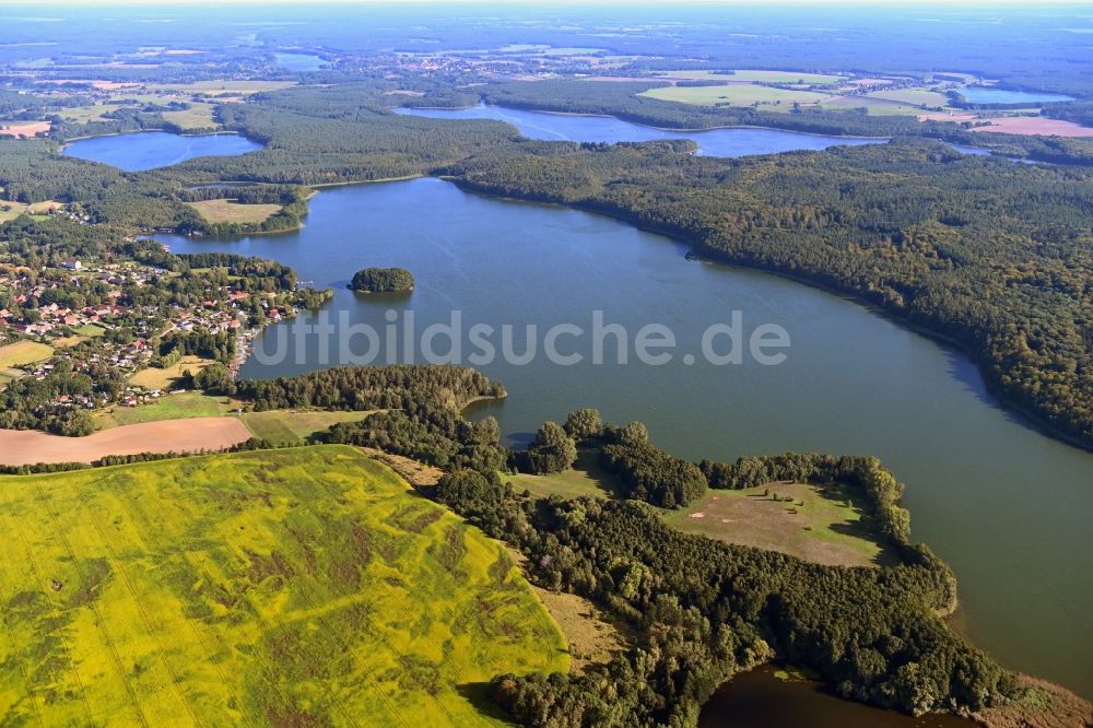 Luftbild Schwarz - Uferbereiche des Sees Schwarzer See an einem Waldgebiet in Schwarz im Bundesland Mecklenburg-Vorpommern, Deutschland