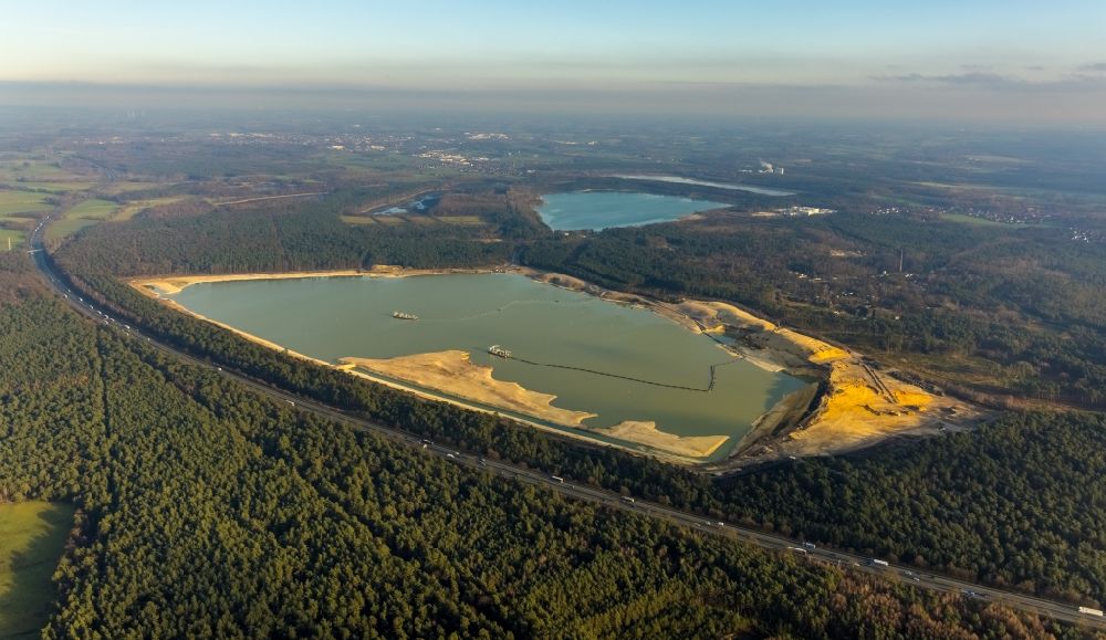 Luftbild Haltern am See - Uferbereiche des Sees Silberseen in einem Waldgebiet in Haltern am See im Bundesland Nordrhein-Westfalen, Deutschland