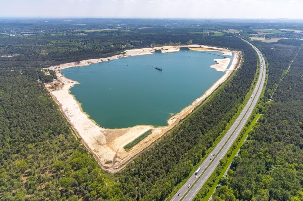 Luftaufnahme Haltern am See - Uferbereiche des Sees Silberseen in einem Waldgebiet in Haltern am See im Bundesland Nordrhein-Westfalen, Deutschland