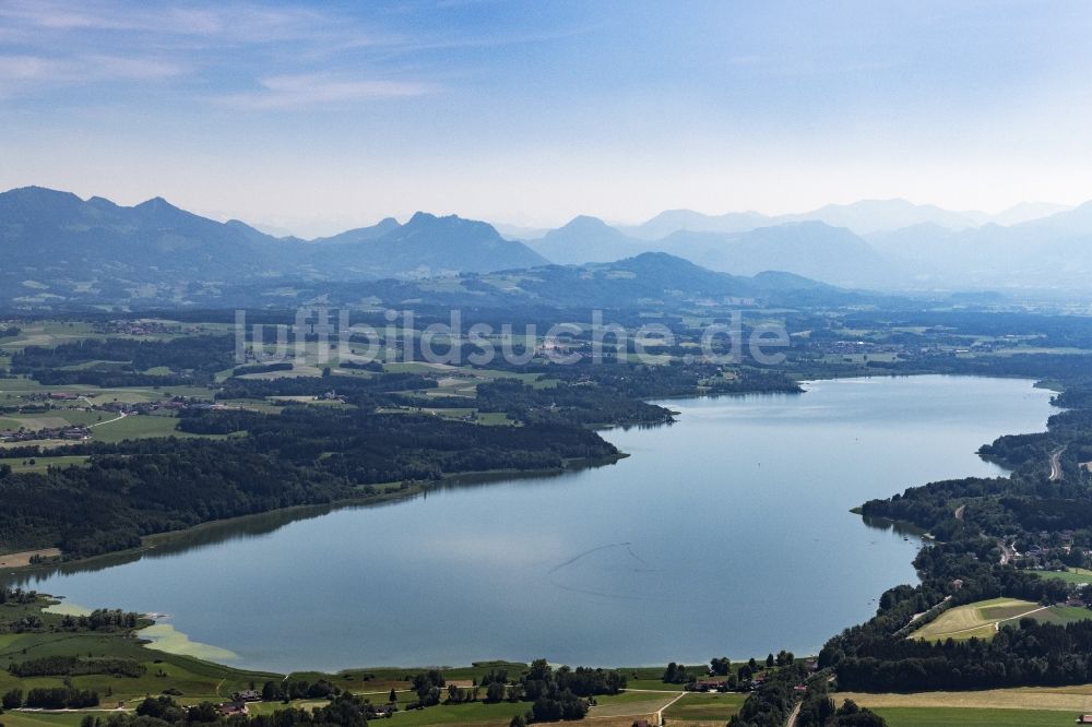 Bad Endorf von oben - Uferbereiche des Sees Simsee in Bad Endorf im Bundesland Bayern, Deutschland
