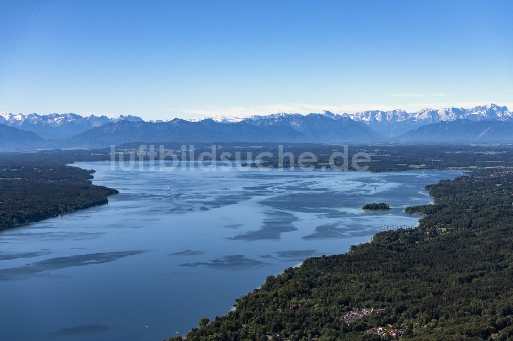 Luftbild Tutzing - Uferbereiche des Sees Starnberger See mit Alpenpanorama und Bergblick in Tutzing im Bundesland Bayern, Deutschland