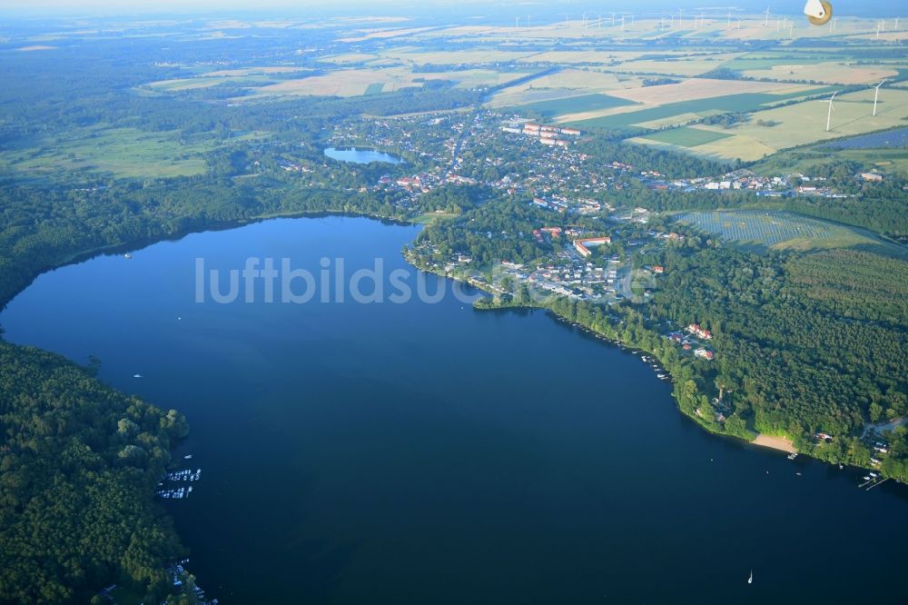 Luftbild Hennickendorf - Uferbereiche des Sees Stienitzsee in Hennickendorf im Bundesland Brandenburg, Deutschland