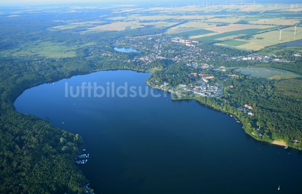 Luftaufnahme Hennickendorf - Uferbereiche des Sees Stienitzsee in Hennickendorf im Bundesland Brandenburg, Deutschland
