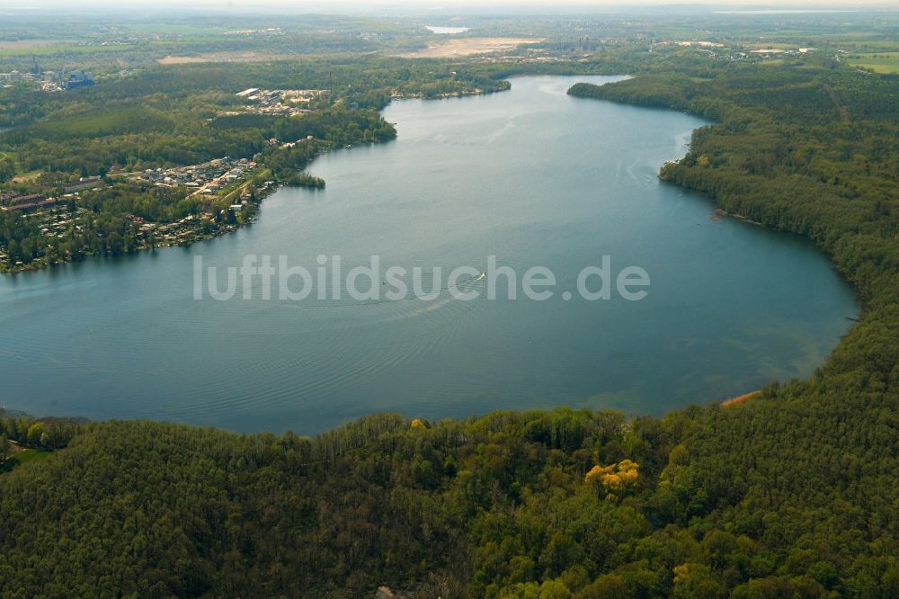 Hennickendorf von oben - Uferbereiche des Sees Stienitzsee in Hennickendorf im Bundesland Brandenburg, Deutschland