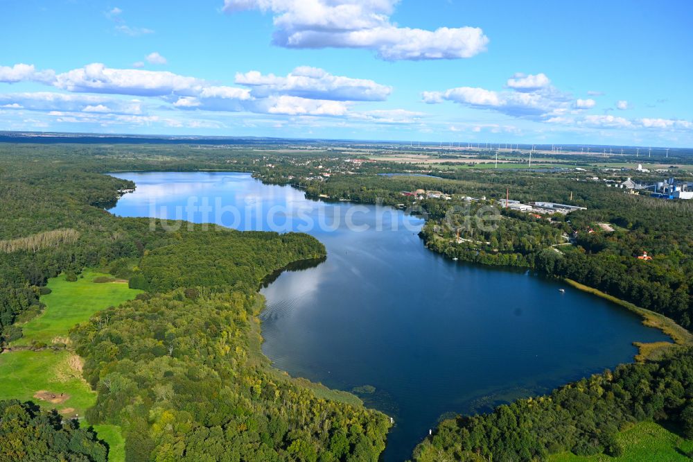 Luftaufnahme Hennickendorf - Uferbereiche des Sees Stienitzsee in Hennickendorf im Bundesland Brandenburg, Deutschland