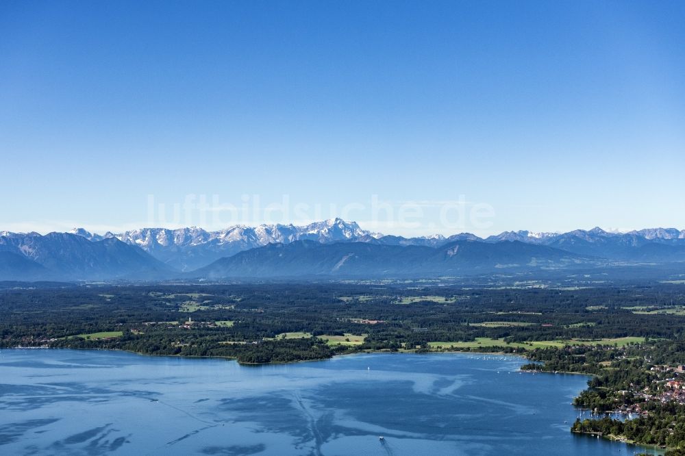 Luftbild Seeshaupt - Uferbereiche des Sees StRNBERGER SEE Starnberger See mit Blick in die Alpen in Berg im Bundesland Bayern, Deutschland